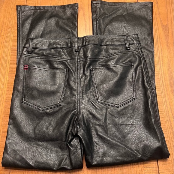 Urban Outfitters High-Rise Vegan‎ Faux Leather Flare Pants Black Size 30 - Picture 5 of 11